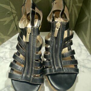 Sofft Wedge heeled Strappy sandals in Black-sz 9